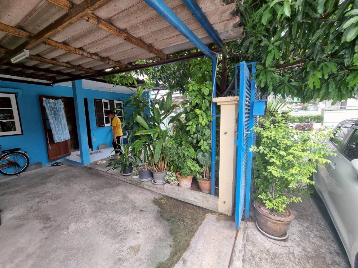 picture Townhouse for sale, corner unit, located on Nawamin 74. - 14/28