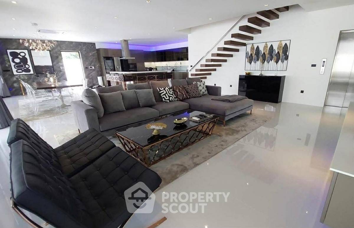 picture 6-BR Villa In Phratamnak, Bang Lamung | 162 Sqm For Sale (ID 3184042) - 8/12