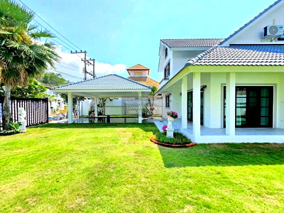 Houses for sale Anya Thani Industrial Estate (Gemopolis) : For Sale House , Central Park  Village 5 , Nong Prue , Bang Lamung , Chon Buri , CX-154980 ✅ Live chat with us ADD LINE @connexproperty ✅