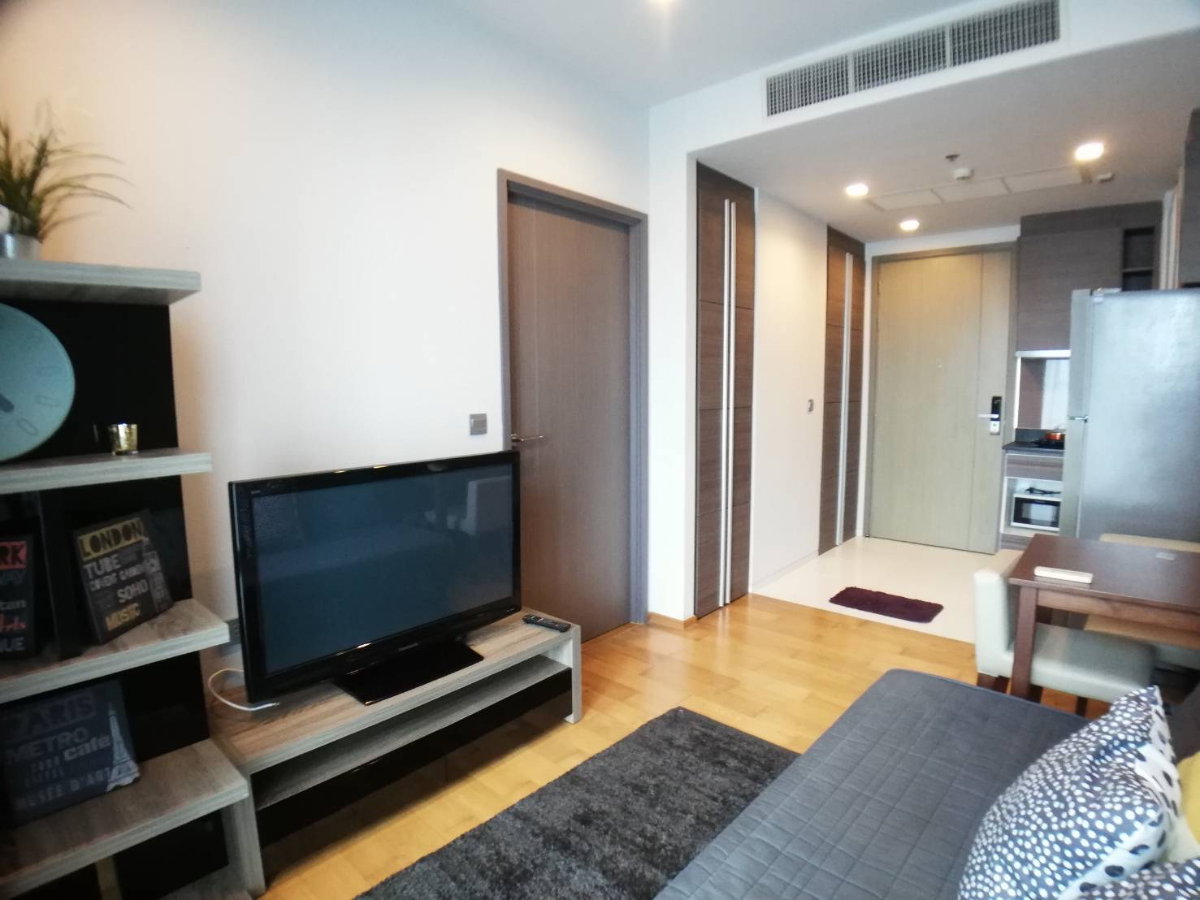 picture Keyne by Sansiri, a condo fully decorated in dark, modern tones. Built-in kitchen Work desk with natural light Ready to move in - 21/23