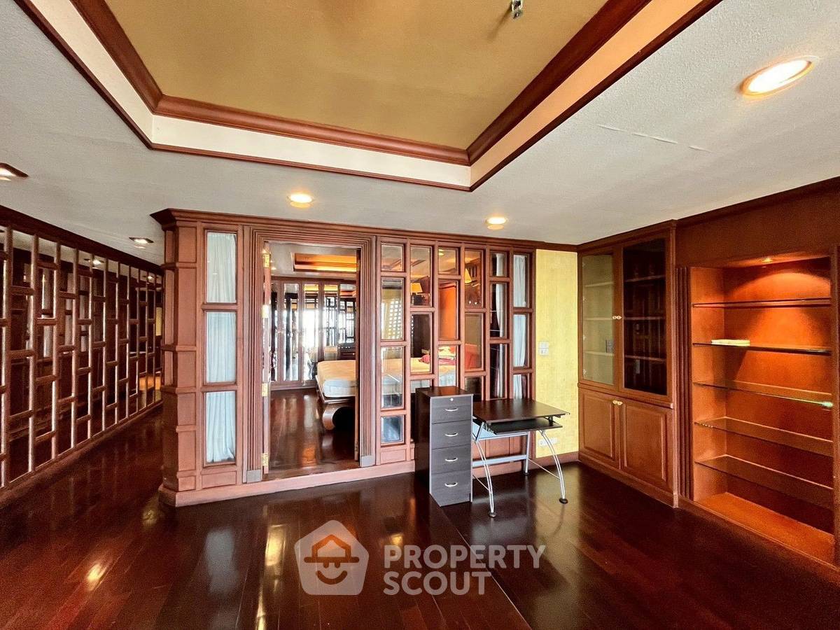 picture 40th-Floor 1-BR At Nusa State Tower Near BTS Saphan Taksin (ID 3035952) - 1/18