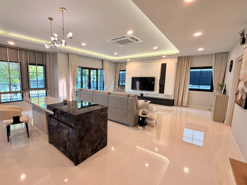 Modern Luxury House 4 bedrooms for Rent | Centro Bangna