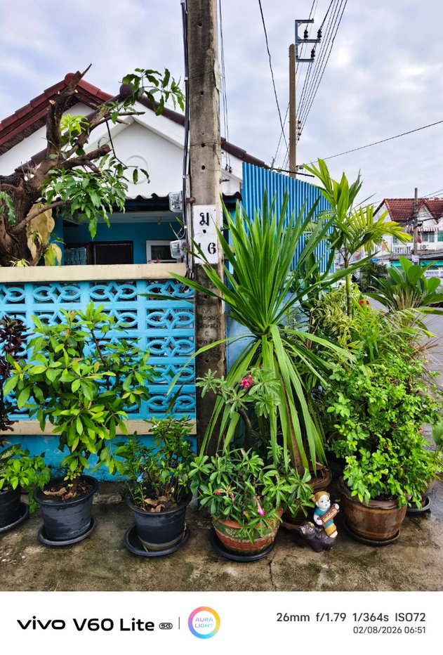 picture Townhouse for sale, corner unit, located on Nawamin 74. - 2/28