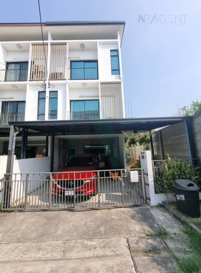 รูป 📌 ขายทาว์นโฮม โครงการ พาทิโอ ศรีนครินทร์-พระราม 9 3 ชั้น 3 ห้องนอน 3 ห้องน้ำ - รูปที่ 1/8