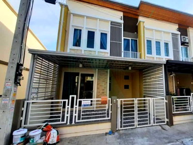 Townhouses for rent Muang Samut Prakarn Samut Prakarn : 📌 For Rent 2-story Townhouse GOLDEN TOWN SRINAKARIN-SUKHUMVIT 4 bedroom 2 bathroom