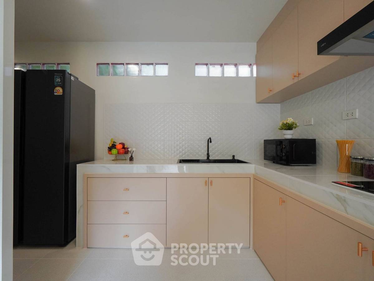 picture Spacious 3-BR 252 Sqm At Baan Suan Lalana Condominiums (ID 3183649) - 24/41