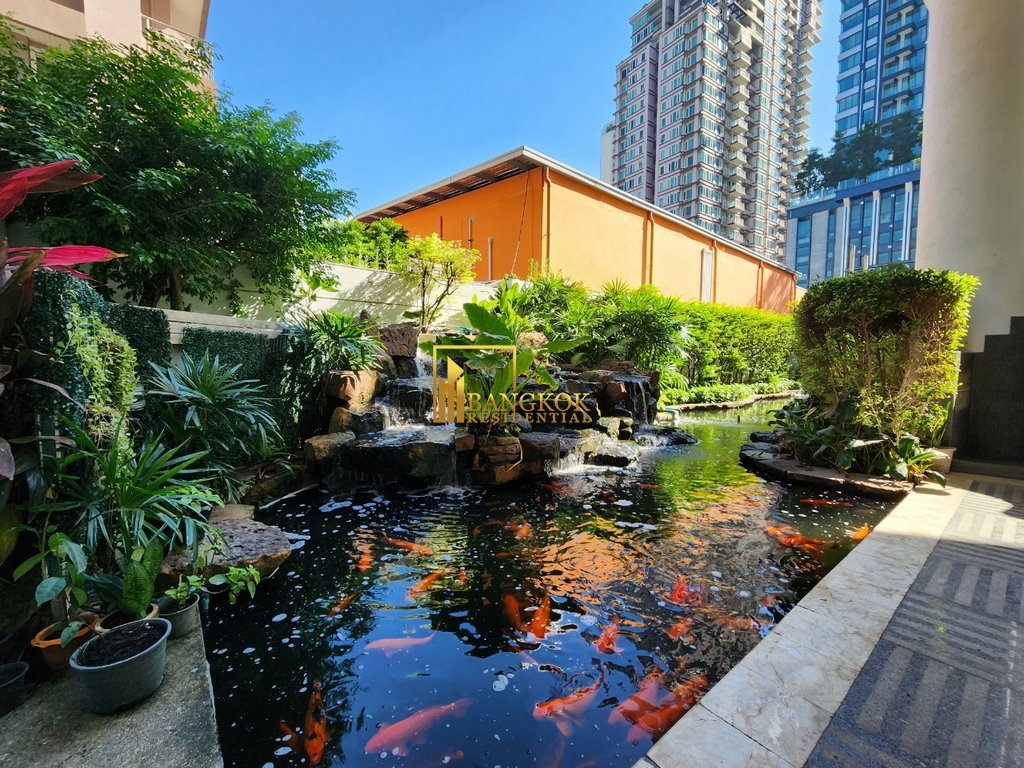 รูป Le Raffine 24 | Renovated 4 Bedroom Duplex Condo With Pool - BR62018CD - รูปที่ 29/32