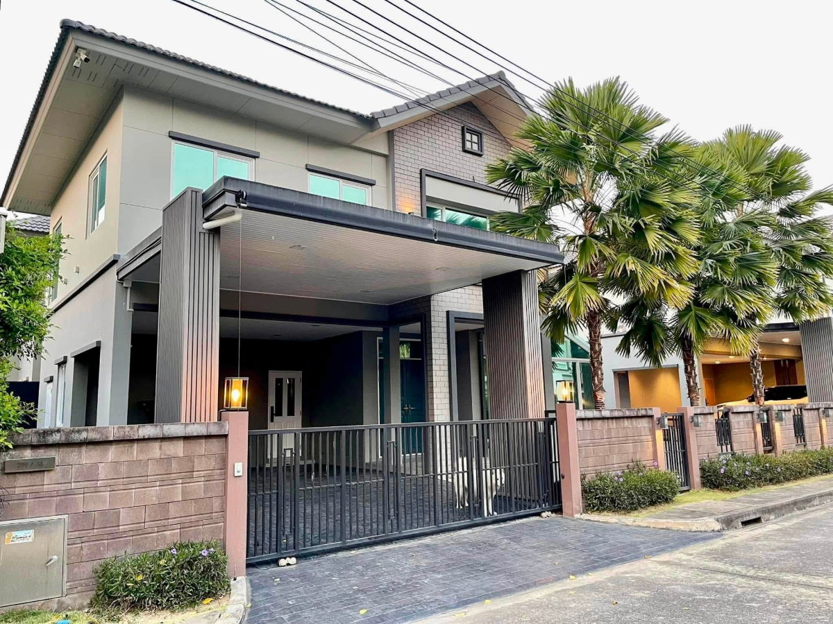 picture Luxury Homes in Laddarom Elegance, Ruamchok, Chiang Mai Provincial Hall, 2 Houses Available - 3/26