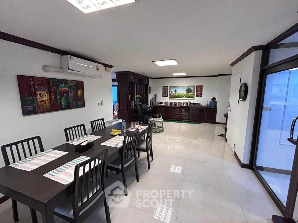 รูป คอนโด 3 ห้องนอน 230 ตร.ม. ที่ Ruamjai Heights ใกล้ ARL Makkasan (ID 3102536) - รูปที่ 2/6