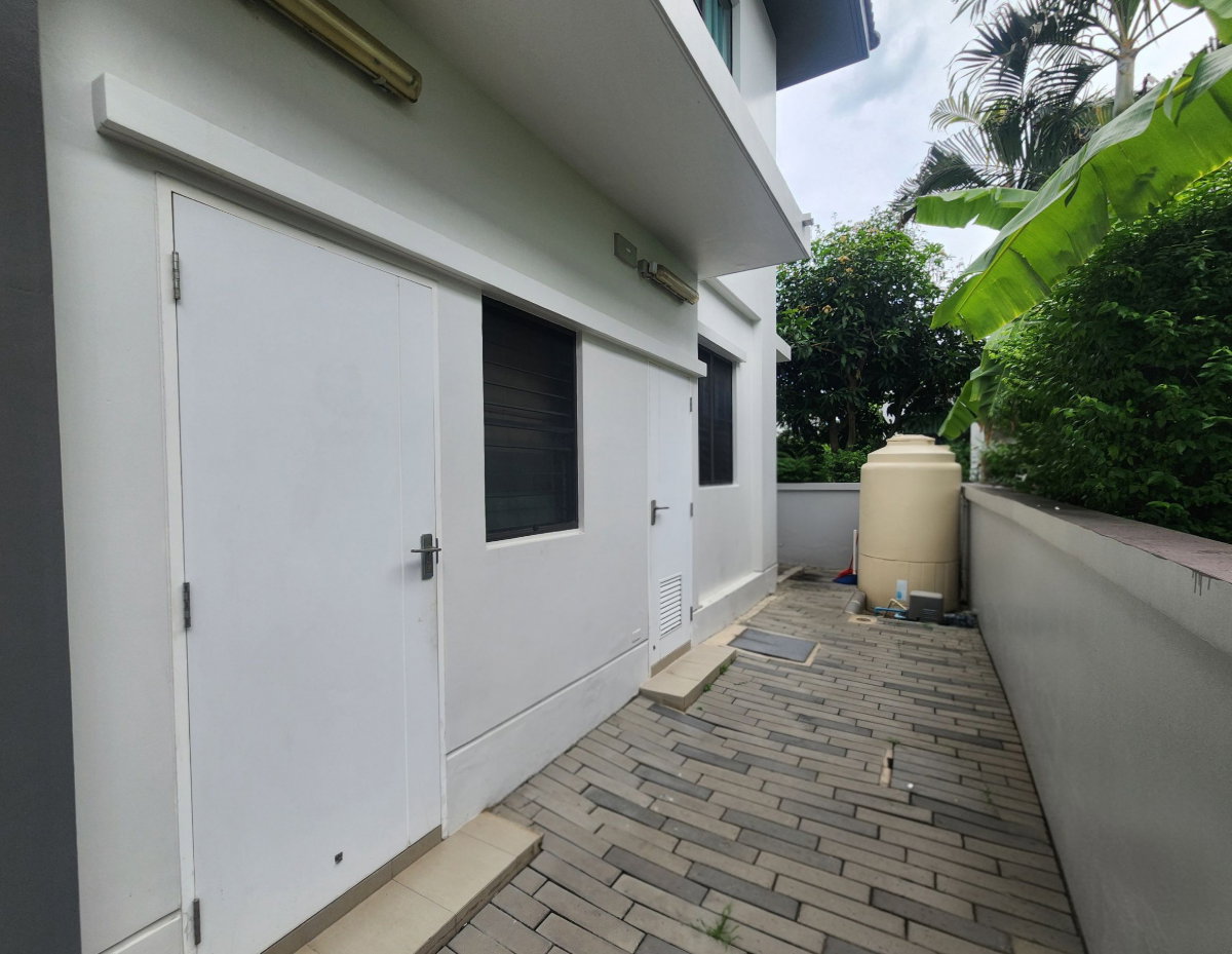 picture MN05204 - Manthana Onnut - Wongwan 4 : Megabangna - 9/19
