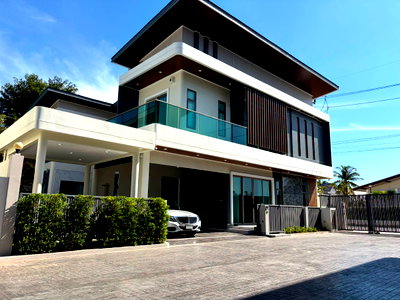 Houses for sale Bang Lamung Chonburi : Luxury Pool Villa for Sale in Mabprachan Pattaya | 5 Bedrooms | Private Saltwater Pool | Area 450 Sq.m. | Perfect for Investment or Living