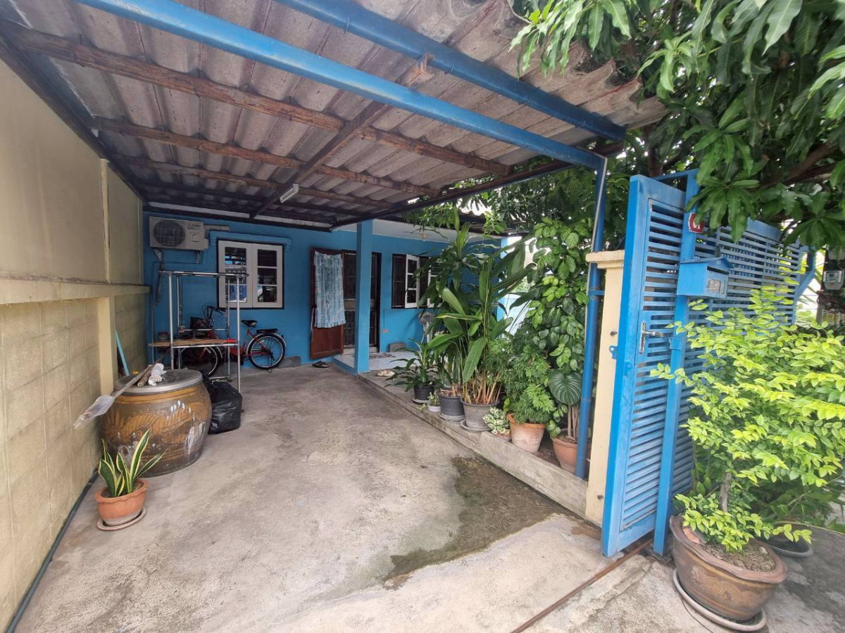 picture Townhouse for sale, corner unit, located on Nawamin 74. - 10/28