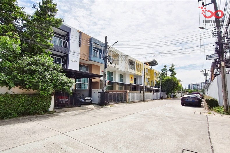รูป ขายทาวน์เฮาส์ 3 ชั้น 45 ตร.ว. หมู่บ้านดีวัน อ่อนนุช 74/1 ใกล้รถไฟฟ้าสายสีเหลือง สถานีศรีนุช - รูปที่ 1/11