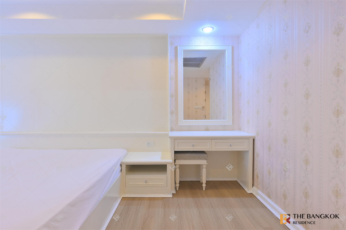 picture Royal Castle Sukhumvit near BTS Phrom Phong Easy Travel, Fully Utilized Space - 8/10