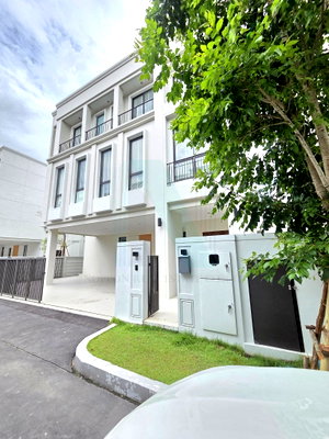 เช่าบ้านเดี่ยว ถนนศรีนครินทร์-ร่มเกล้า : 📌 ให้เช่าบ้านเดี่ยว 3 ชั้น แอร์รี่ ศรีนครินทร์-กรุงเทพกรีฑา 5 ห้องนอน 6 ห้องน้ำ