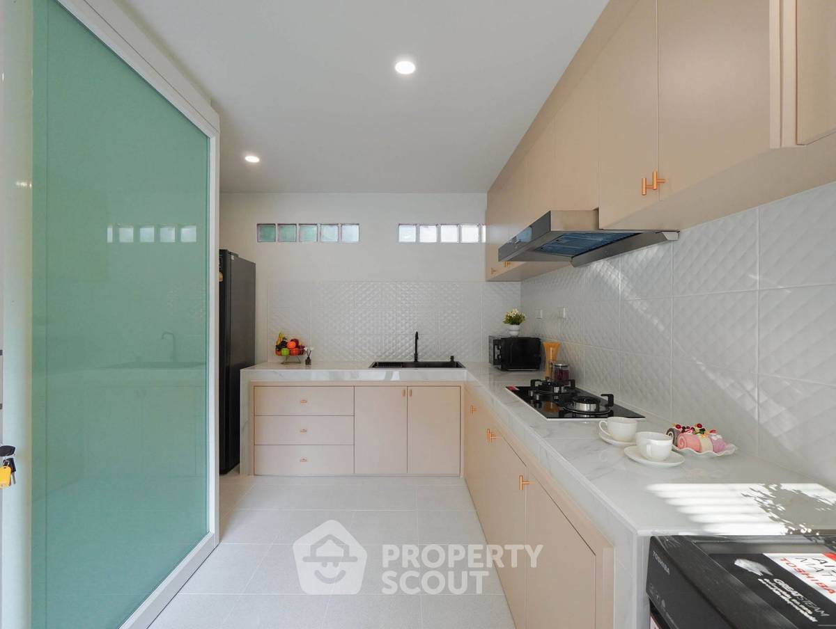 picture Spacious 3-BR 252 Sqm At Baan Suan Lalana Condominiums (ID 3183649) - 23/41