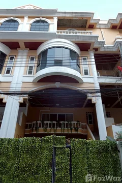 ทาวน์เฮ้าส์ให้เช่า 9 ห้องนอน ใน คลองเตย, กรุงเทพมหานคร 6670313