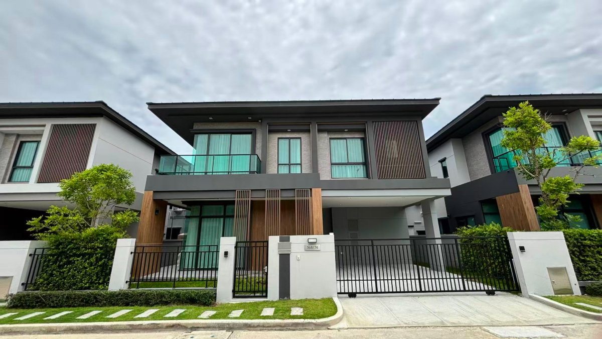 Bangkok Boulevard Bangna-Srinakarin | Luxury House No. 74 | 4BR 4BA | Ideal Choice for International School Families 100,000 THB / Month