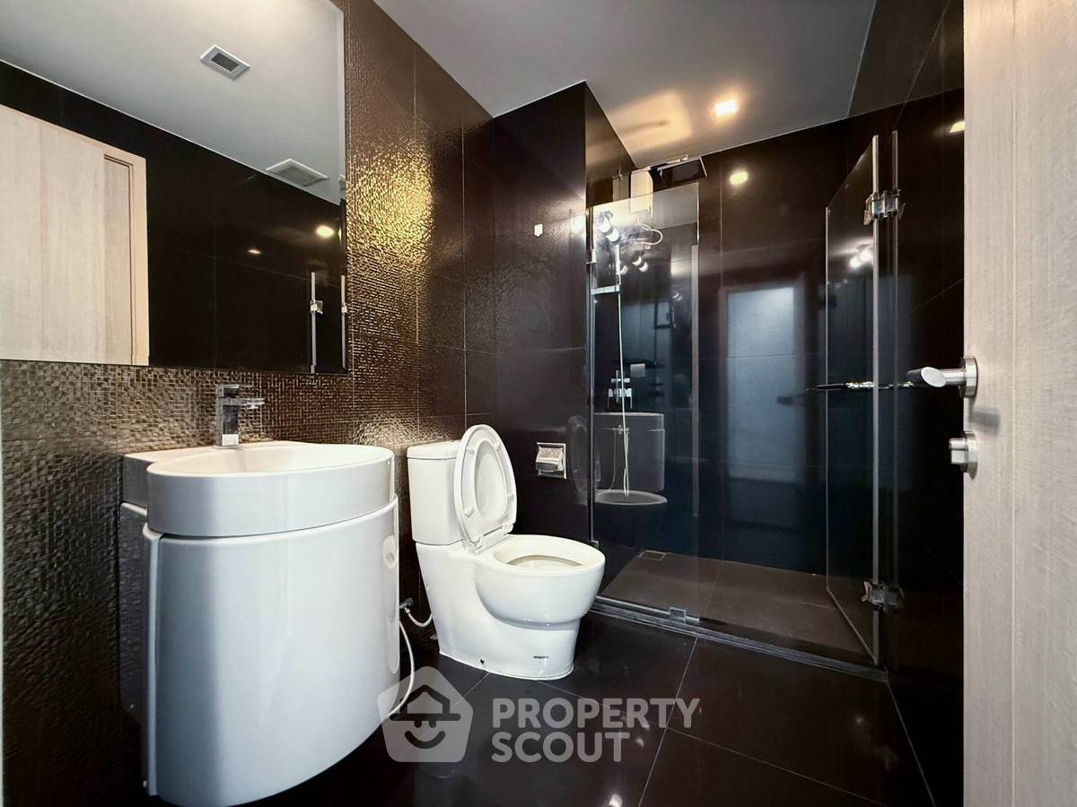 รูป ชั้น 21 ห้องนอน 2 ห้อง Rhythm Sukhumvit 36-38 ใกล้ BTS ทองหล่อ (ID 3182115) - รูปที่ 14/16