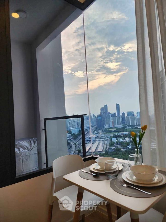 picture High-Floor 1-BR Condo At Landmark @MRTA Station (ID 3183409) - 8/9
