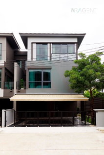 รูปภาพ 📌 ให้เช่าบ้านแฝด 3 ชั้น บ้านกลางเมือง ดิ อิดิชั่น บางนา 4 ห้องนอน 4 ห้องน้ำ