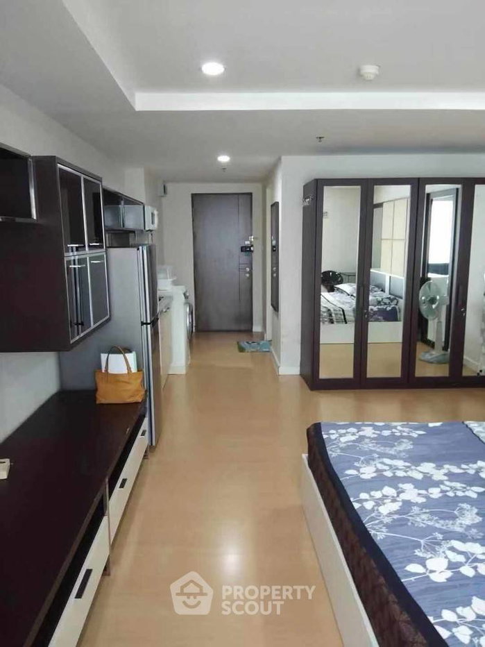 picture Great Value 1-BR The Trendy Condominium 200m From BTS Nana (ID 387573) - 3/9
