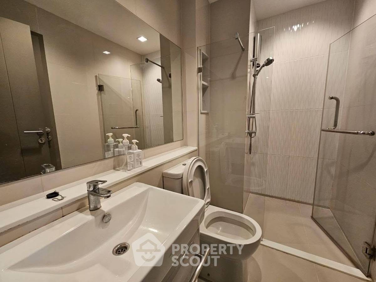 picture 28th-Floor 1-BR At Life Asoke - Rama 9 Near MRT Phra Ram 9 (ID 3180512) - 5/6