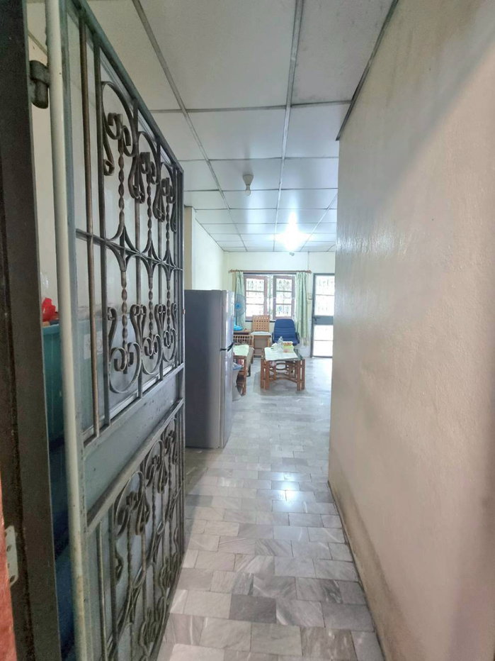 picture Townhouse for sale, corner unit, located on Nawamin 74. - 25/28