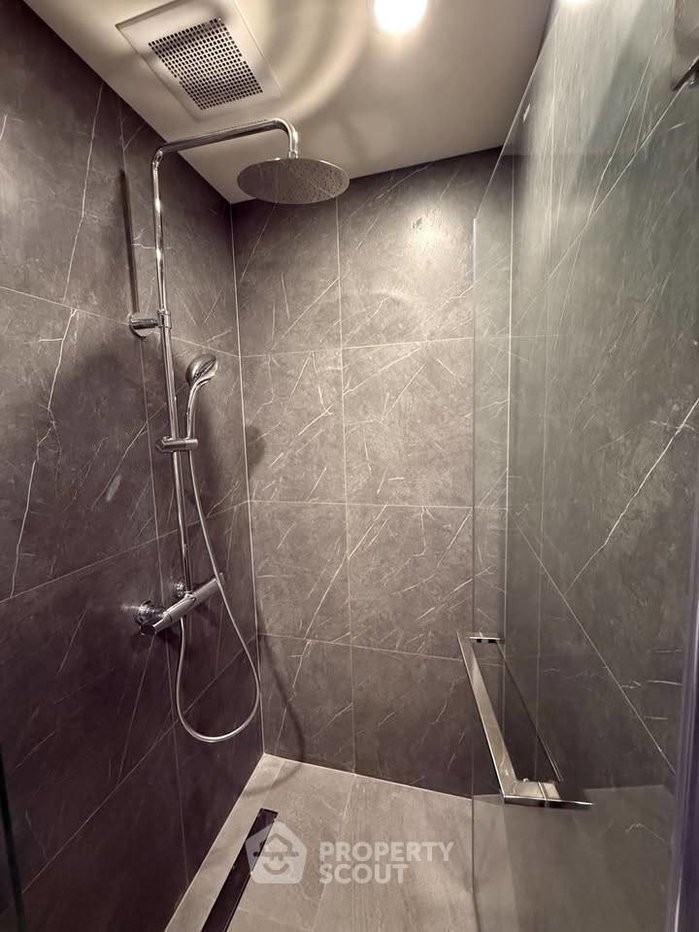 picture 1-BR The Extro Phayathai–Rangnam Near BTS Victory Monument (ID 3184062) - 7/17