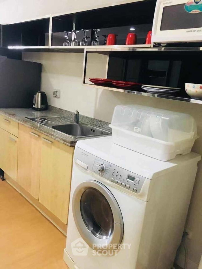 picture Great Value 1-BR The Trendy Condominium 200m From BTS Nana (ID 387573) - 4/9
