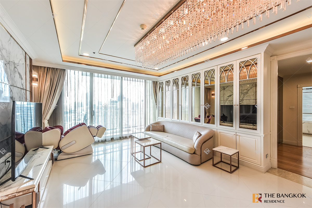 picture The Empire Place Beautiful Room, Good Condition - 3/10