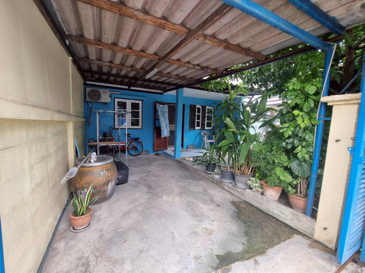 picture Townhouse for sale, corner unit, located on Nawamin 74. - 12/28