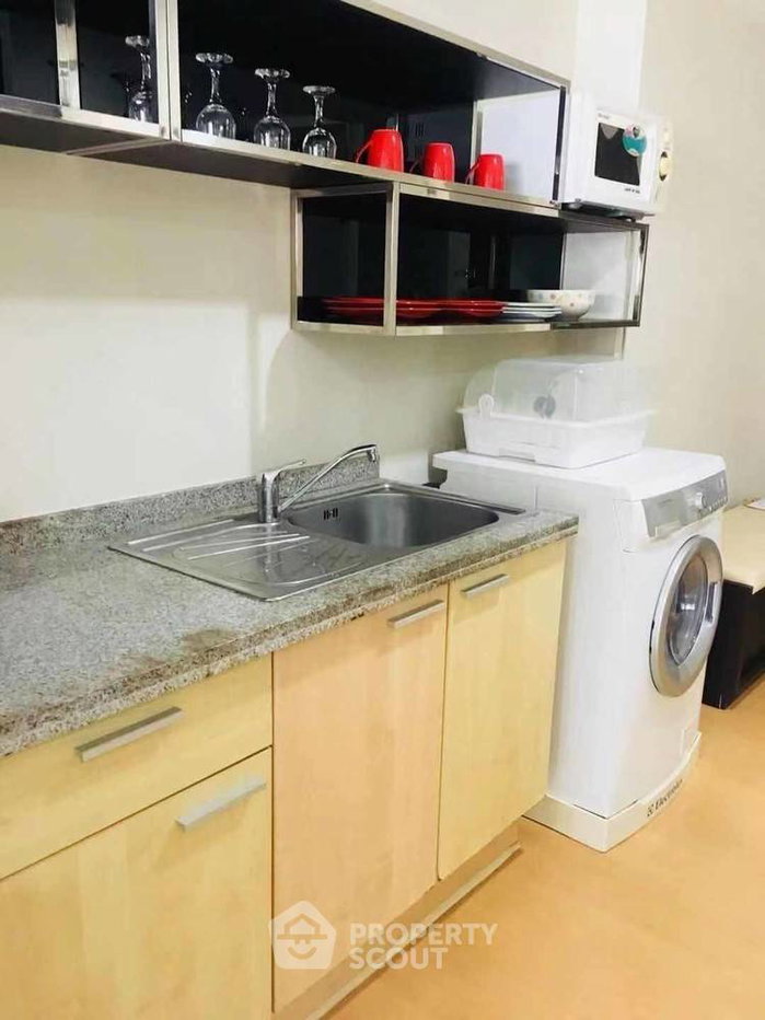 picture Great Value 1-BR The Trendy Condominium 200m From BTS Nana (ID 387573) - 2/9