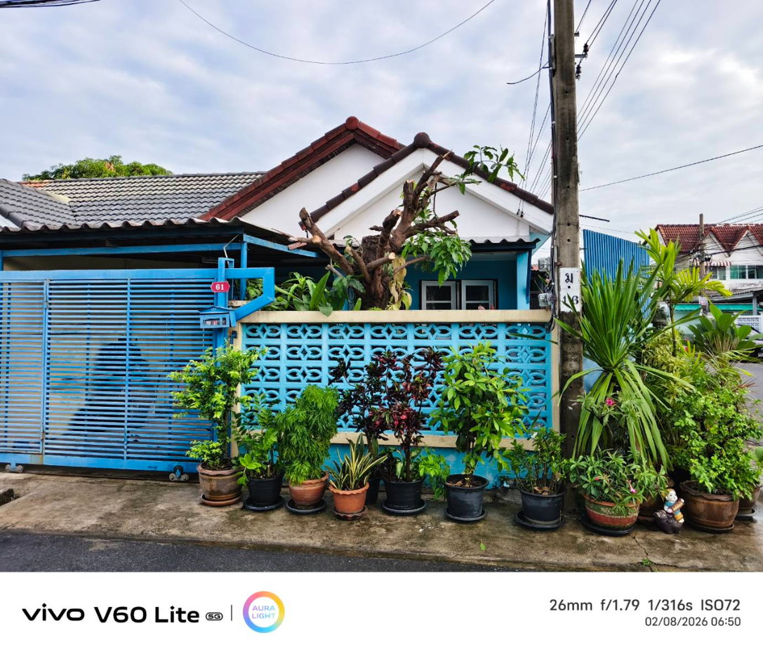 picture Townhouse for sale, corner unit, located on Nawamin 74. - 3/28