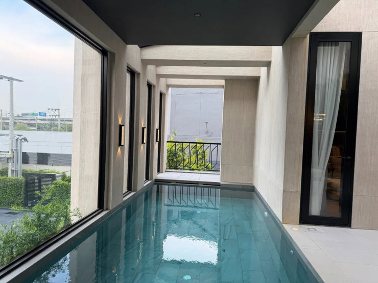 รูป านเดี่ยวระดับอัลตร้าลักชัวรีแห่งใหม่ล่าสุด ใจกลางพระราม 9 — เอกสิทธิ์เพียง 12 หลัง พร้อมสระว่ายน้ำในร่มส่วนตัว - รูปที่ 7/10