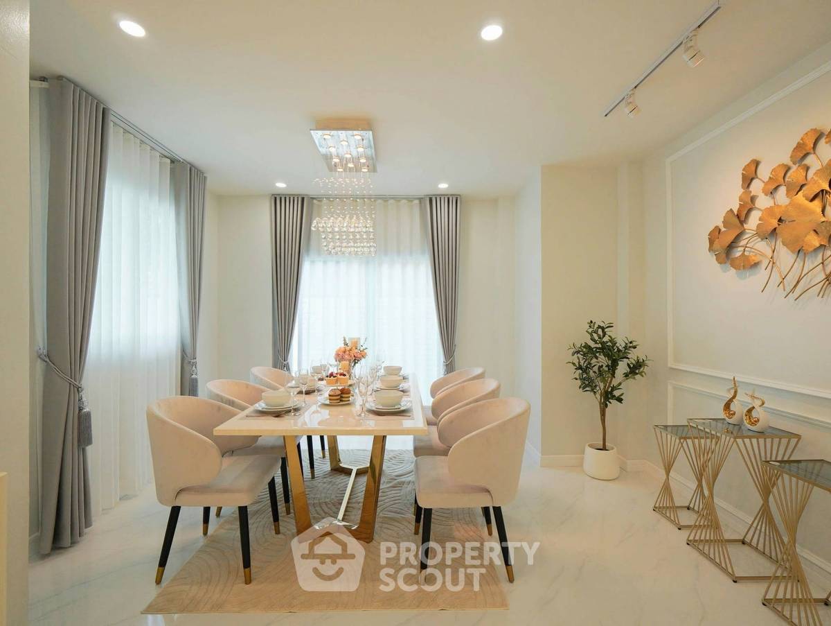 picture Spacious 3-BR 252 Sqm At Baan Suan Lalana Condominiums (ID 3183649) - 17/41
