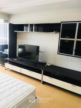 Great Value 1-BR The Trendy Condominium 200m From BTS Nana (ID 387573)