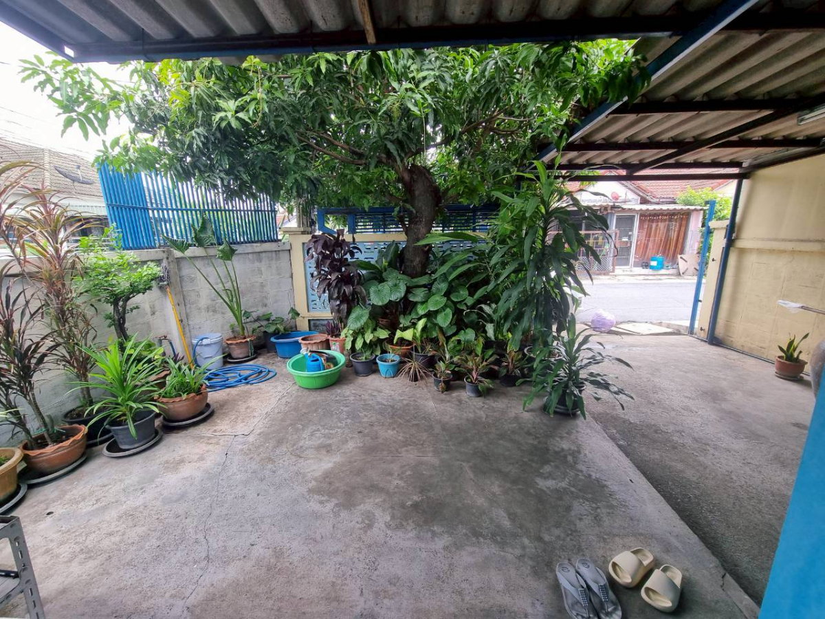 picture Townhouse for sale, corner unit, located on Nawamin 74. - 9/28