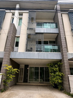 รูปภาพ 🏡 ให้เช่าทาวน์โฮม 3 ชั้น Fully Furnished พร้อมอยู่ | Town Avenue ศรีนครินทร์ ✨บ้านสภาพดี บรรยากาศเงียบสงบ เลี้ยงสัตว์ได้ ใกล้รถไฟฟ้าสายสีเหลือง