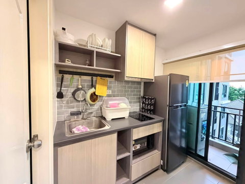 🔥 Beautiful unit, prime Huamark location! 6th floor, only 11,980 Baht/month ✨  🏡 For Rent: The 1 Plus Grand Huamark 💖
