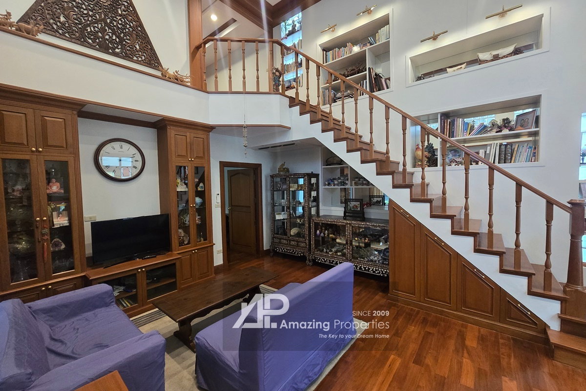 picture Rare land for sale in Phrom Phong with 2 Houses on Plot - 6/17