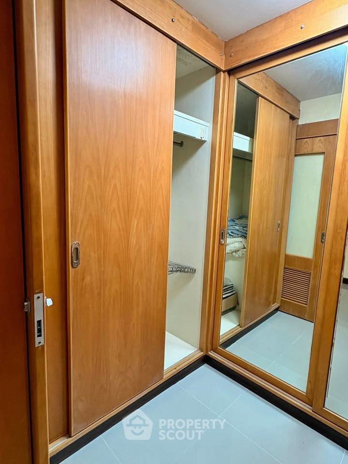 picture 28th-Floor 2-BR 134 Sqm Sarin Place Condominium Near BTS Ratchayothin (ID 3185093) - 10/12