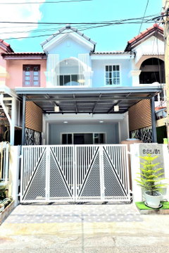 ทาวน์เฮ้าส์ 2 ชั้น ถนนเมนใหญ่ หมู่บ้านพิมพ์ทอง ลาดพร้าว 101 แยก 35 รีโนเวทใหม่ สวยพร้อมอยู่ ใกล้รถไฟฟ้า