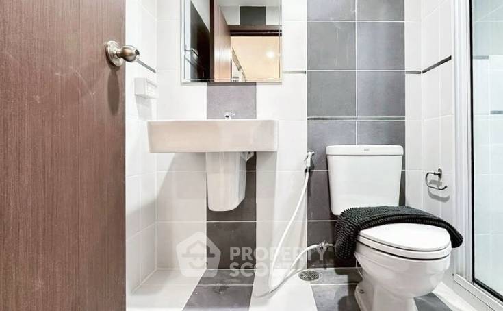 picture 1-BR Condo At The Base Sukhumvit 77 Near BTS On Nut (ID 3108470) - 5/6