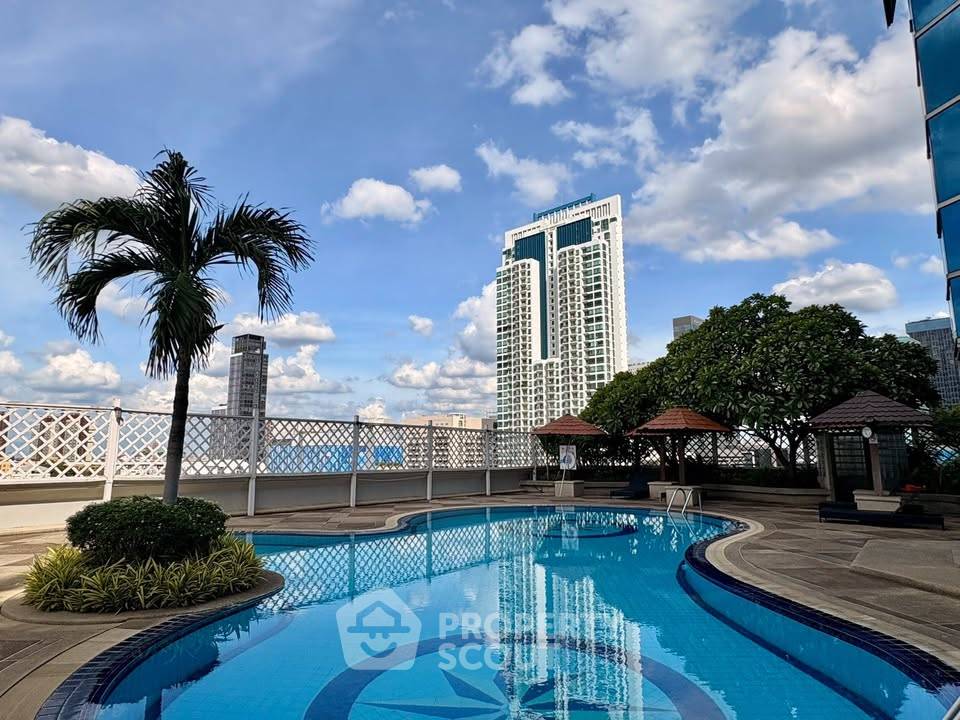 picture 28th-Floor 2-BR 134 Sqm Sarin Place Condominium Near BTS Ratchayothin (ID 3185093) - 2/12