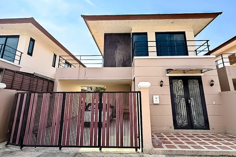 Two Storey House for Rent Nong Pla Lai East Pattaya 3Bed