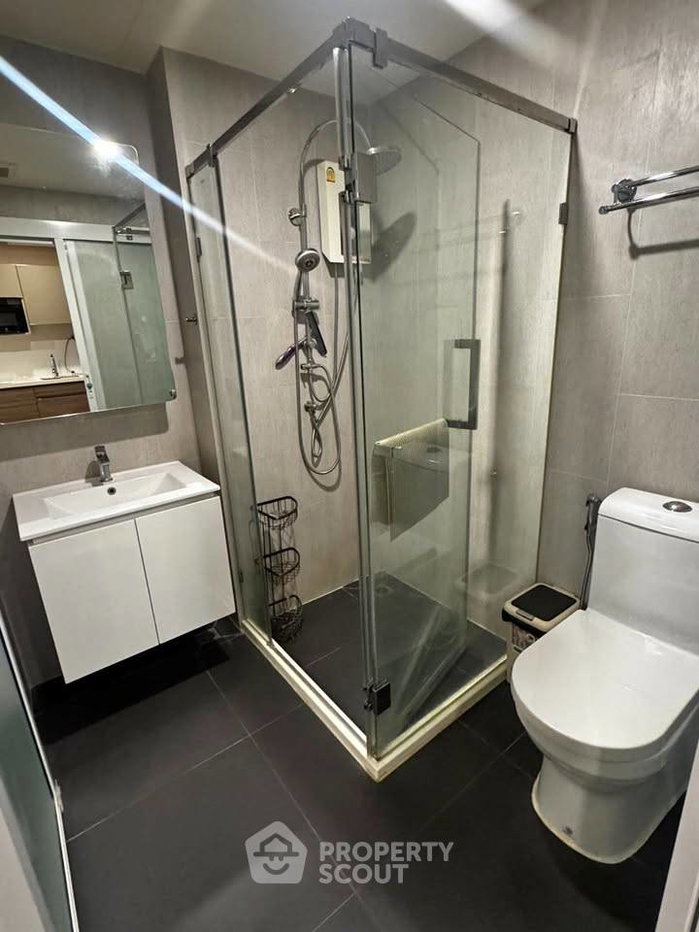 picture Spacious 1-BR 70 Sqm Baan Sathorn Chaopraya Near BTS Krung Thon Buri (ID 3180381) - 2/5