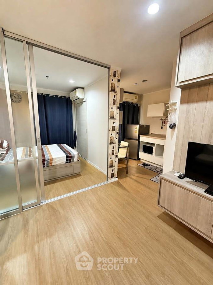 รูป ใกล้ ARL Hua Mak 300 ม. | 1 ห้องนอน Lumpini Place Srinakarin-Huamak (ID 3188162) - รูปที่ 1/13