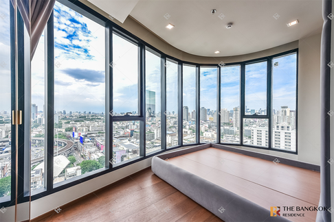 Ideo Q Victory near BTS Victory Monument Easy Start with a City Dweller Lifestyle