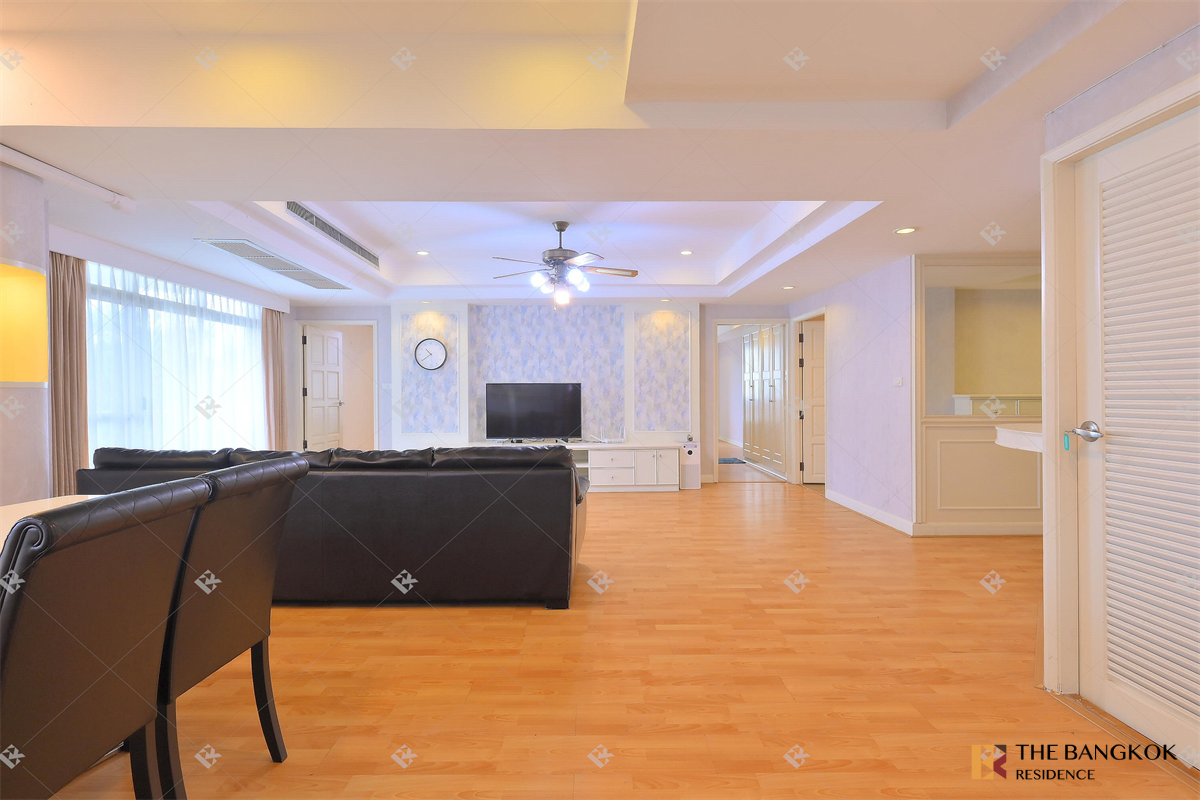 picture Royal Castle Sukhumvit near BTS Phrom Phong Easy Travel, Fully Utilized Space - 7/10